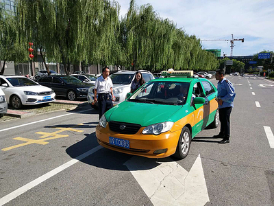 楊凌示范區(qū)開展出租車計(jì)價(jià)器專項(xiàng)檢查 維護(hù)市場(chǎng)秩序保障乘客權(quán)益